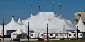 Cirque du Soleil - miasteczko na błoniach Stadionu Narodowego