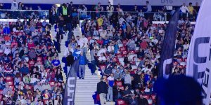 Drugi dzień Halowego Pucharu Świata w Windsurfingu na Stadionie Narodowym w Warszawie