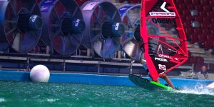Drugi dzień Halowego Pucharu Świata w Windsurfingu na Stadionie Narodowym w Warszawie na Stadionie Narodowym w Warszawie