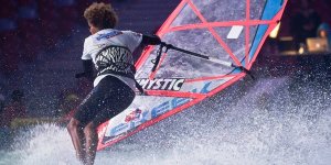 Drugi dzień Halowego Pucharu Świata w Windsurfingu na Stadionie Narodowym w Warszawie na Stadionie Narodowym w Warszawie