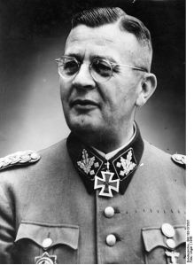 Erich von dem Bach-Zelewski Erich von dem Bach-Zelewski - SS-Obergruppenführer, dowódca niemieckich sił policyjno-wojskowych tłumiących Powstanie Warszawskie