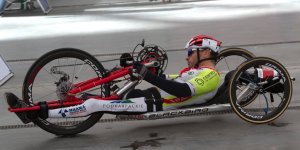 Maraton Handbike 2014 wokół Stadionu Narodowego. Zwycięzca: Rafał Wilk