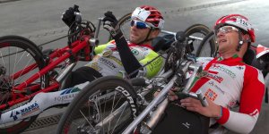 Maraton Handbike 2014 wokół Stadionu Narodowego. Zwycięzcy (1. i 2.)