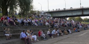 Przeprawa na pomoc Powstańczej Warszawie - rekonstrukcja we wrześniu 2014 r. - widzowie.