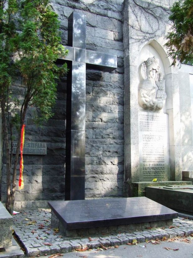 Symboliczny grób Stefana Starzyńskiego Symboliczny grób Stefana Starzyńskiego - Cmentarz Powązkowski w Warszawie