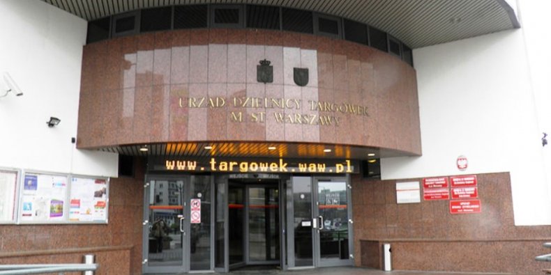 Targówek - wejście do urzędu dzielnicy