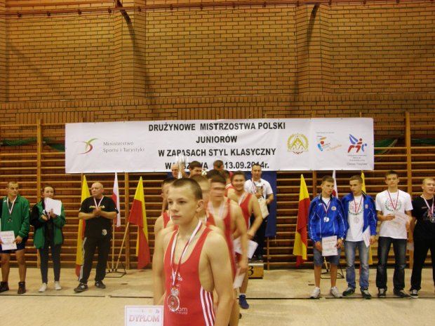 Drużynowe Mistrzostwa Polski w zapasach - zwycięzcy przed podium