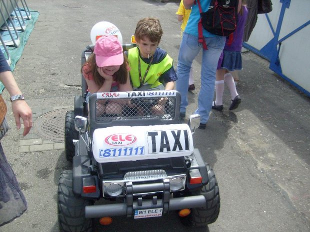 Taksówka dla dzieci - w trakcie Dnia Dziecka w komisariacie Policji Rzecznej w Warszawie
