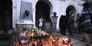 Skarbonka przy grobie Jerzego Waldorfa - Stare Powązki w Warszawie