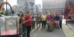 Występ Chóru Voces Gaudia e(pierwszy w Polsce chór LGBT) - dyryguje założyciel Misza Czerniak