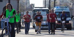 36. PZU Maraton Warszawski - a jednak Wojtek ukończył maraton na swoim wymarzonym ostatnim miejscu i to w jakiej asyście, prawie jak prezydent.