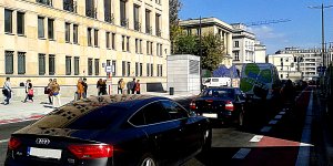 korek na ul. Świętokrzyskiej przed skrzyżowaniem z Nowym Światem