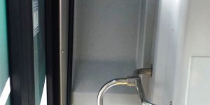 Chińskie autobusy elektryczne - zakątek jest przy tylnych drzwiach.
