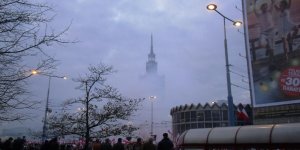Marsz Niepodłegłości - centrum Warszawy zadymione