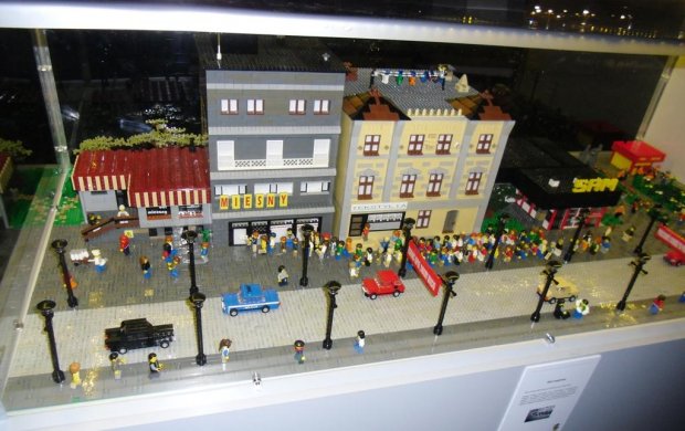 Największa w Polsce wystawa budowli z klocków LEGO .Wymowne otwarcie wystawy 13 grudnia. Kolejki pod mięsnym, czołgi i koksowniki  na ulicach... Jak dobrze że to tylko zabawa klockami 