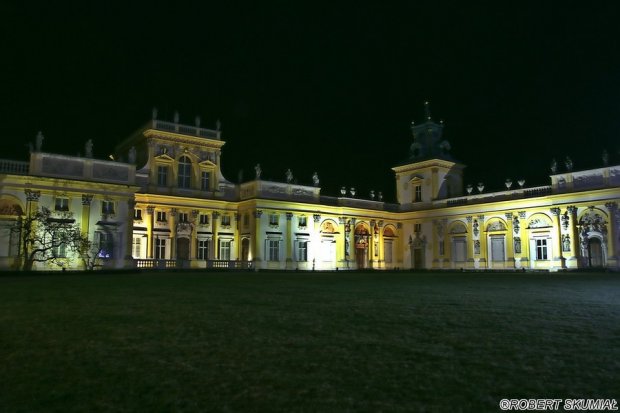 Pałac Wilanów nocą