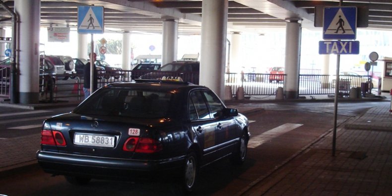 Taksówka przy Lotnisku - rok 2007.