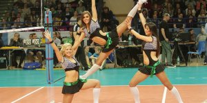 Bell Arto Cheerleaders AWF Warszawa umilali czas miedzy setami