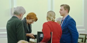 Wiceburmistrz Woli pani Grażyna Orzechowska-Mikulska druga (od lewej) i wiceprzewodniczący Rady Woli pan Tomasz Kruszyński (pierwszy z prawej)