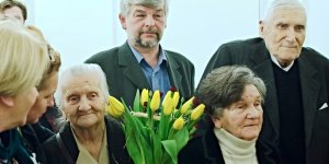 Wspólne zdjęcie z członkami Komitetu ds. CPW