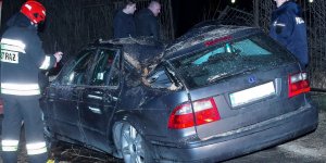 Wichura na Skaryszewskiej - uszkodzony samochód