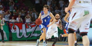 Mateusz Rutkowski wyprowadza akcję swojego zespołu