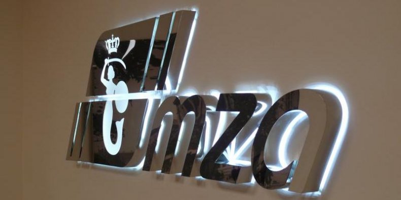 MZA - logo w siedzibie firmy