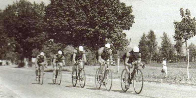 Drużyna Ursusa na drużynowych mistrzostwach Polski w kolarstwie szosowym we wrześniu 1938 r. na Bielanach