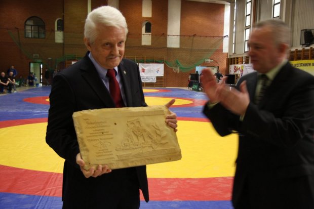 Wacław Kowalski Wacław Kowalski z tablicą pamiatkową