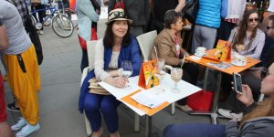 Degustacja wina - hiszpańskie wino, hiszpańska uroda, a błysk w oku warszawski