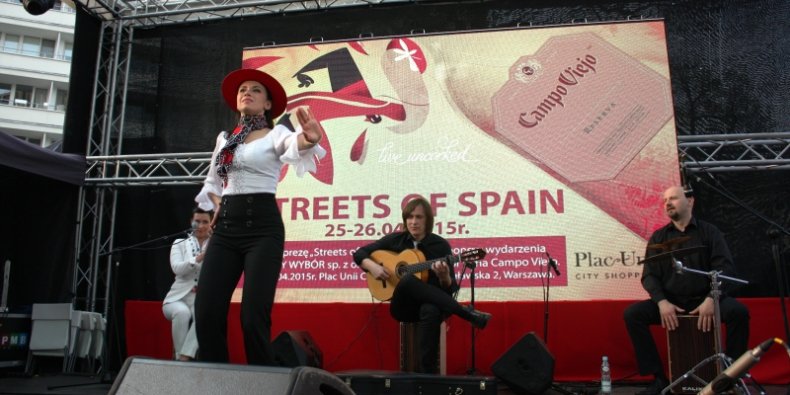 Corazon Flamenco - od lewej: Magda Navarrete – śpiew i taniec flamenco, Anna Iberszer – taniec tango i flamenco, Andrzej Lewocki – gitara flamenco, Marek Fedor – instrumenty perkusyjne, cajón