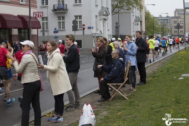 Kibice na trasie  - ul. Puławska