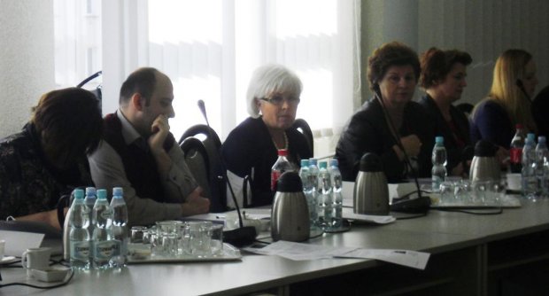 Bożena Manarczyk - Przewodnicząca klubu PO w Radzie Pragi Południe (trzecia od lewej)