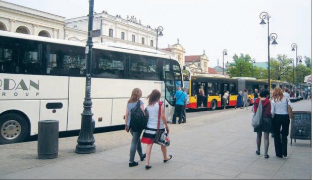 Autokar na Krakowskim Przedmieściu