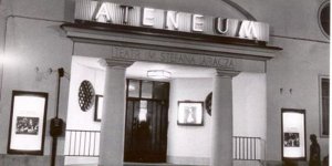 Wejście do Teatru Ateneum - lata siedemdziesiąte