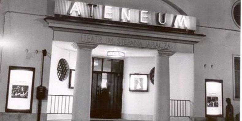 Wejście do Teatru Ateneum - lata siedemdziesiąte