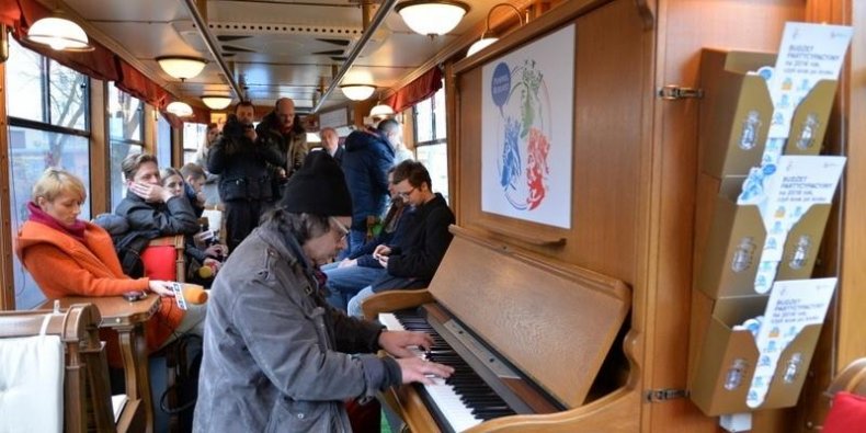 Wnętrze tramwaju partycypacyjnego