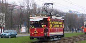Tramwaj typu A podczas parady zabytkowych tramwajów