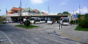 Parking autokarowy pod wiaduktem przed Mostem Śląsko-Dąbrowskim