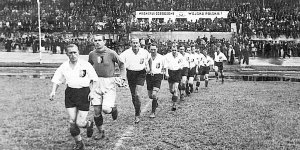 Reprezentacja Warszawy w 1946 na stadionie Wojska Polskiego