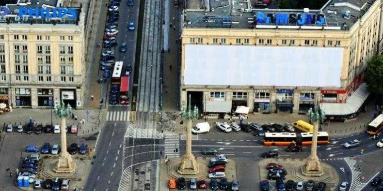 MDM i Plac Konstytucji - świętuje 63. urodziny