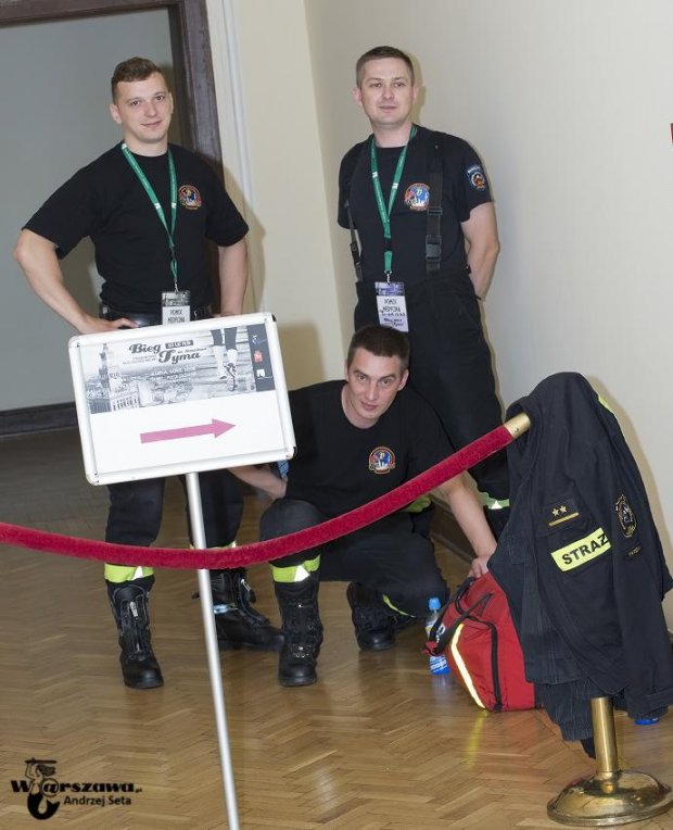 Strażacy z JRG nr 8 (ul. Majdańska) - opieka medyczna - 6 piętro