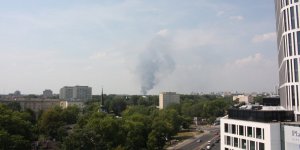 Dym pożaru na ul. Mszczonowskiej w Warszawie