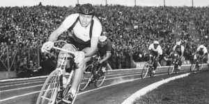 Stanisław Królak 18.5.1955 - VIII Międzynarodowy Wyścig Praga-Berlin-Warszawa (Wyścig Pokoju). Stadion X-ciolecia (dziś Stadion Narodowy)
