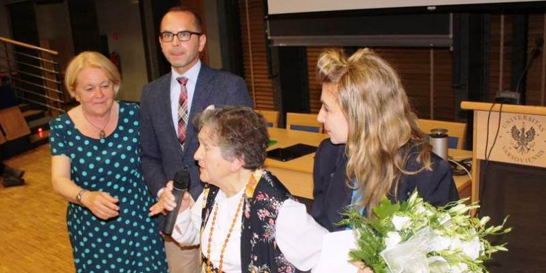 Portret żołnierza - po projekcji od lewej: Barbara Siedlicka (UW i KdsCPW) poseł Michał Szczerba (prezes Towarzystwa Przyjaciół Woli), Pani Wanda Traczyk Stawska ps. Pączek, Marianna Bukowski (autorka filmu)