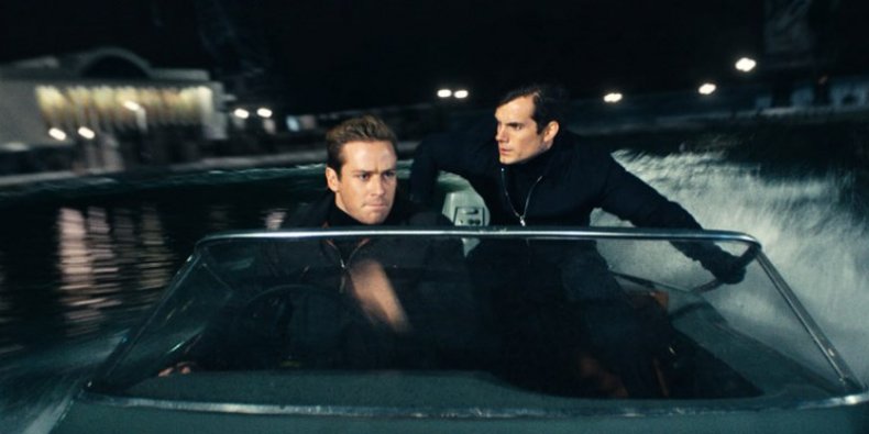 Kadr z filmu U.N.C.L.E - Armie Hammer i Henry Cavill