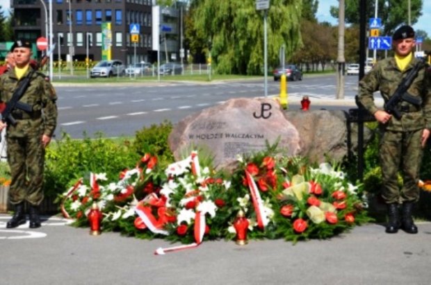 Rocznica Powstania Warszawskiego Rocznica Powstania Warszawskiego - oficjalne uroczystości przy Reducie Bródnowskiej.