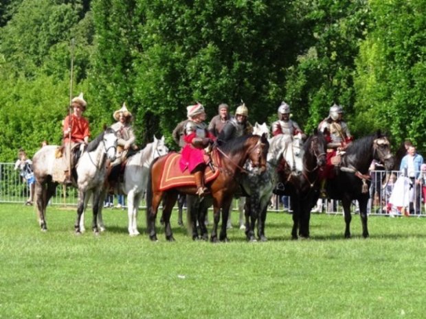XX Warszawski Turniej Rycerski XX Warszawski Turniej Rycerski - historyczne inscenizacje, bitwy rycerskie i pokazy .
