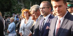 Uroczystości 5 sierpnia na Woli. od lewej: Zastępca Burmistrza Woli Grażyna Orzechowska-Mikulska, Zastępca Burmistrza Targówka Paweł Michalec, poseł na Sejm RP Michał Szczerba, Radny Warszawy Michał Czaykowski