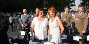 Uroczystości 5 sierpnia na Woli . Przewodnicząca Rady Woli Ewa Statkiewicz i Zastępca Burmistrza Woli Grażyna Orzechowska-Mikulska,